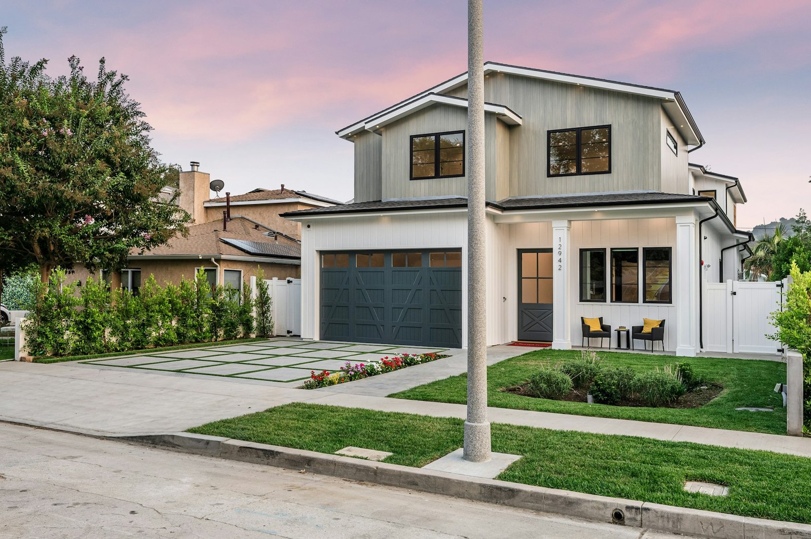 Exterior view of a contemporary new home in Los Angeles.